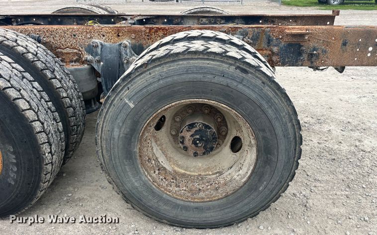 image for item EK8529 2001 Sterling A9500 truck cab and chassis