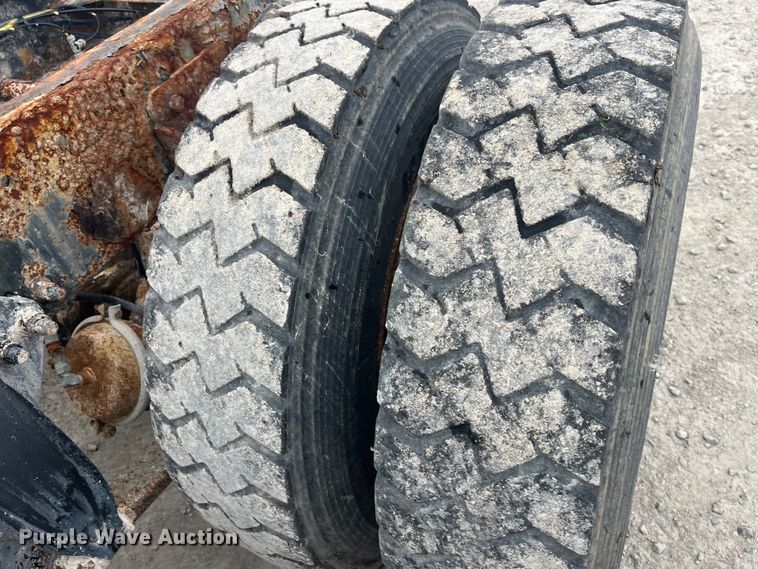 image for item EK8529 2001 Sterling A9500 truck cab and chassis