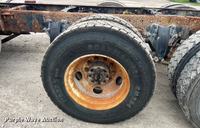 image for item EK8529 2001 Sterling A9500 truck cab and chassis