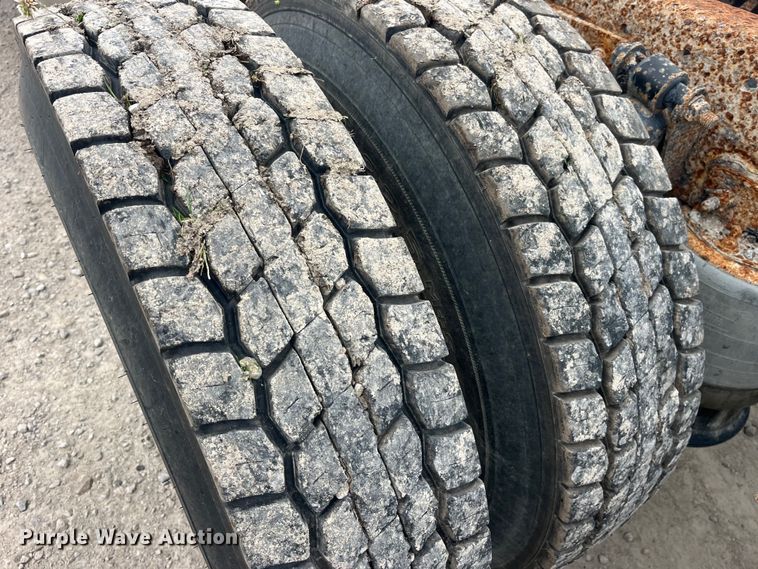 image for item EK8529 2001 Sterling A9500 truck cab and chassis