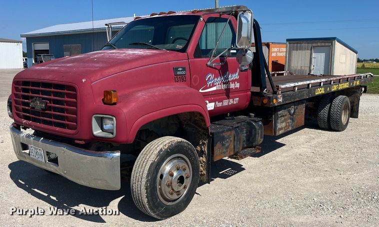 image for item EK8543 2002 Chevrolet  C7500 rollback truck