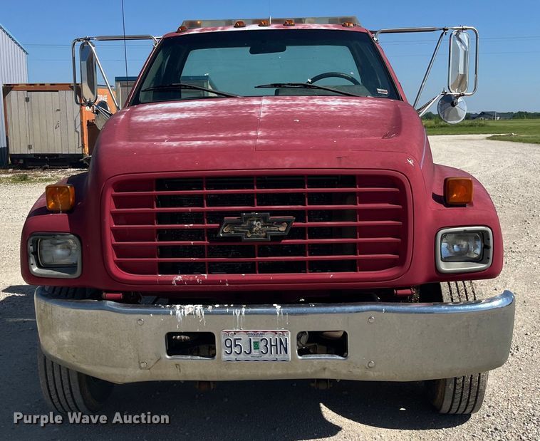 image for item EK8543 2002 Chevrolet  C7500 rollback truck