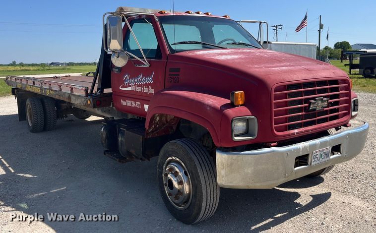 image for item EK8543 2002 Chevrolet  C7500 rollback truck