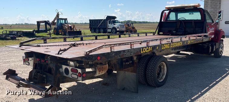 image for item EK8543 2002 Chevrolet  C7500 rollback truck