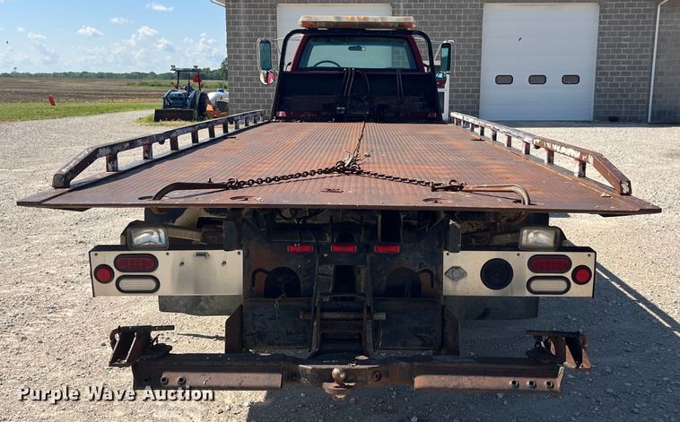 image for item EK8543 2002 Chevrolet  C7500 rollback truck