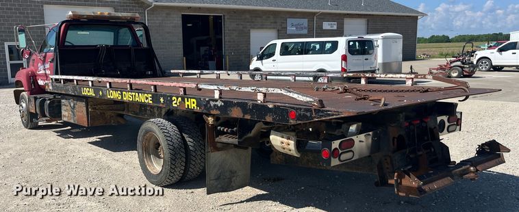 image for item EK8543 2002 Chevrolet  C7500 rollback truck
