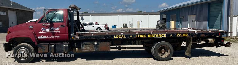 image for item EK8543 2002 Chevrolet  C7500 rollback truck