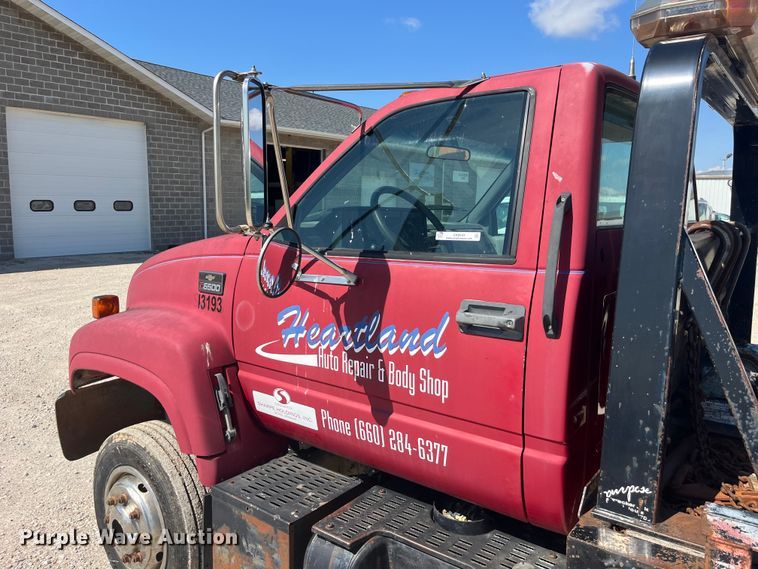 image for item EK8543 2002 Chevrolet  C7500 rollback truck