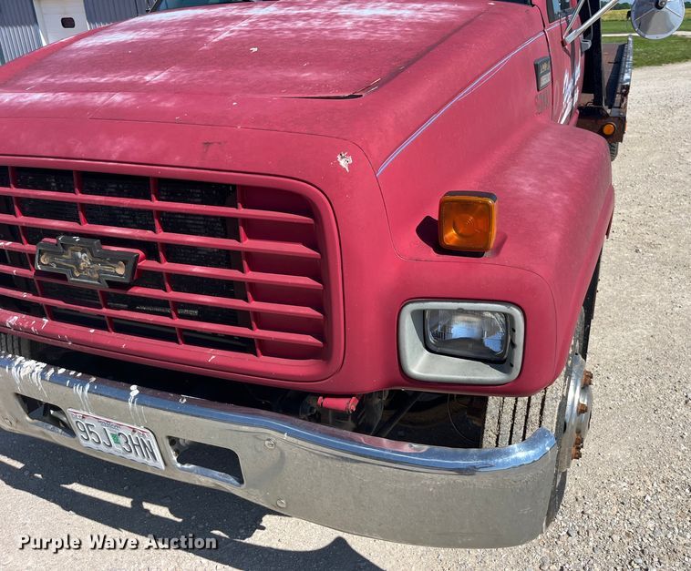 image for item EK8543 2002 Chevrolet  C7500 rollback truck