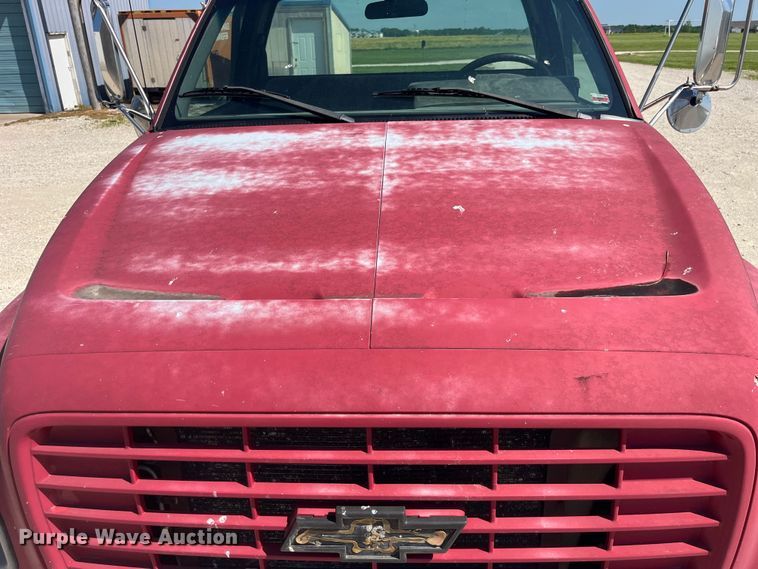 image for item EK8543 2002 Chevrolet  C7500 rollback truck