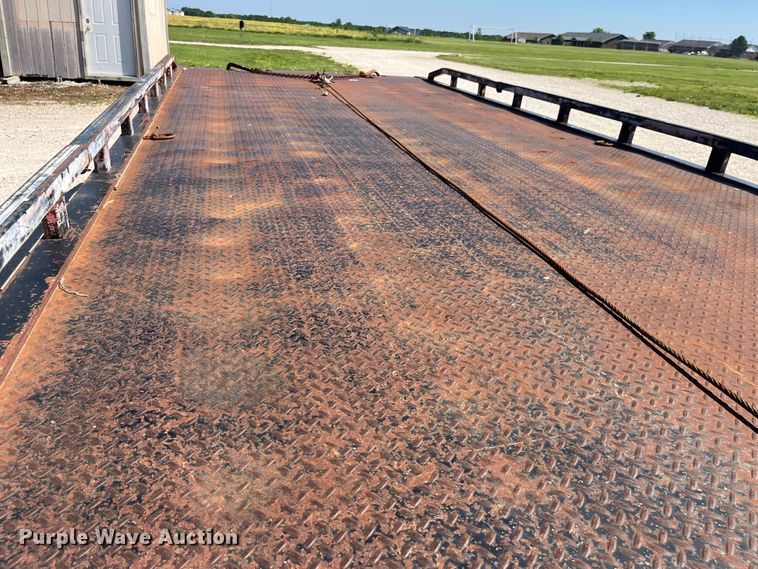 image for item EK8543 2002 Chevrolet  C7500 rollback truck