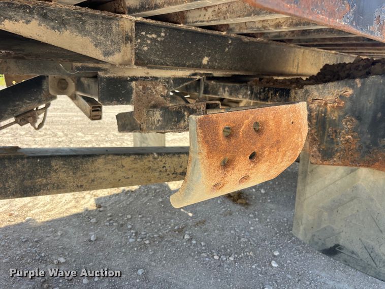 image for item EK8543 2002 Chevrolet  C7500 rollback truck