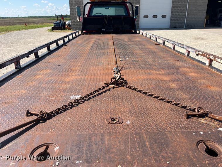 image for item EK8543 2002 Chevrolet  C7500 rollback truck