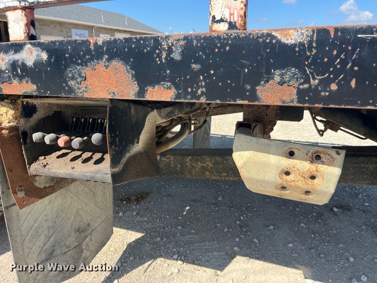 image for item EK8543 2002 Chevrolet  C7500 rollback truck