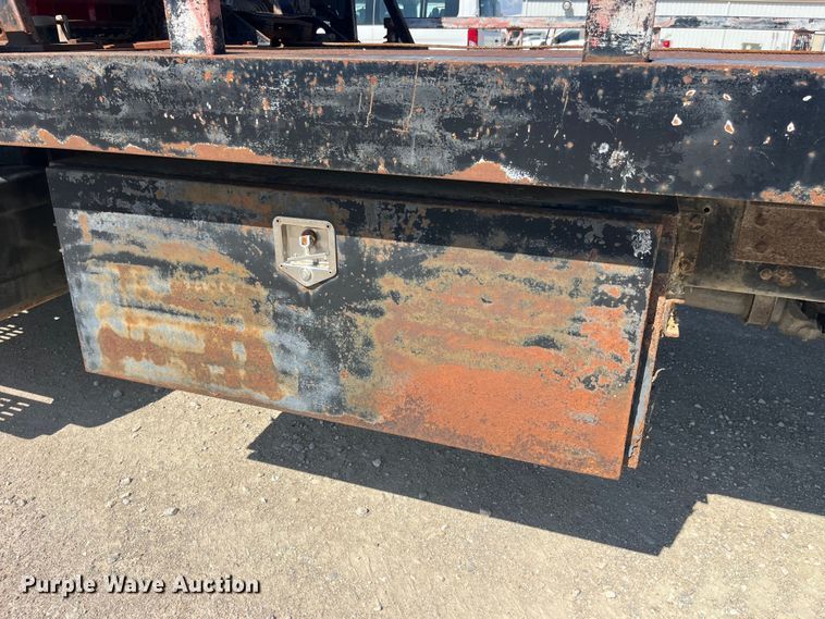 image for item EK8543 2002 Chevrolet  C7500 rollback truck