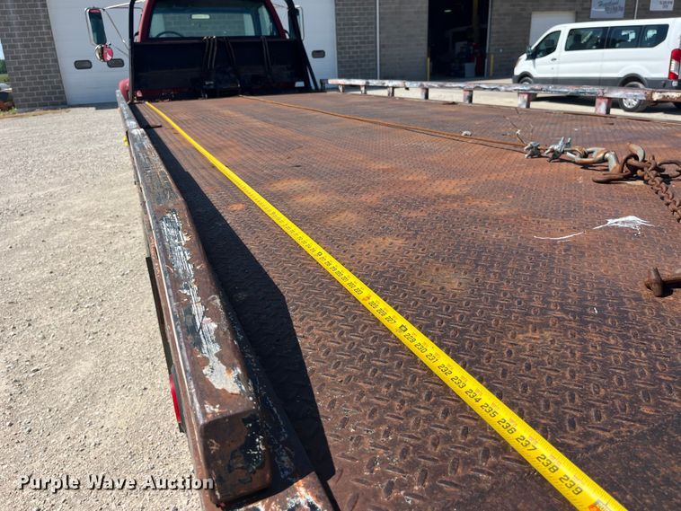 image for item EK8543 2002 Chevrolet  C7500 rollback truck