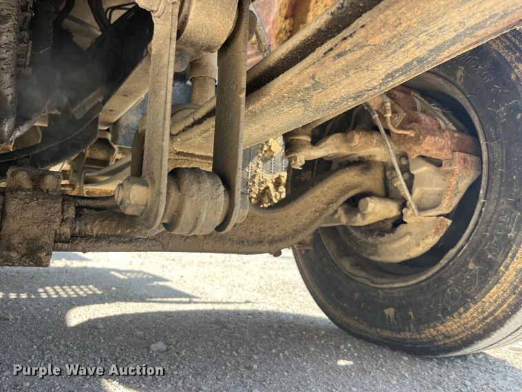 image for item EK8543 2002 Chevrolet  C7500 rollback truck