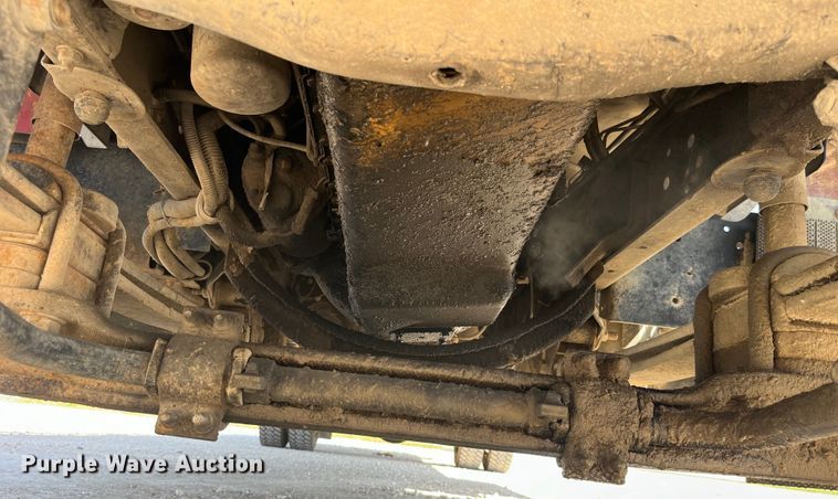 image for item EK8543 2002 Chevrolet  C7500 rollback truck