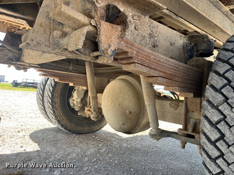 image for item EK8543 2002 Chevrolet  C7500 rollback truck