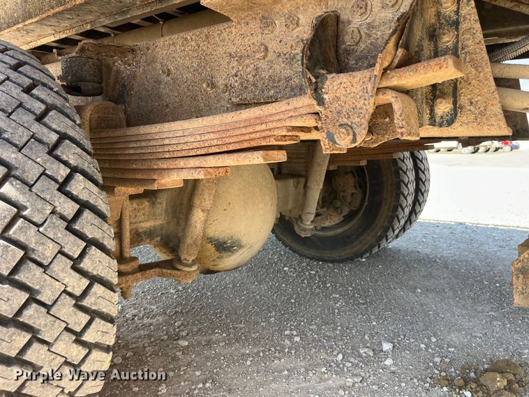 image for item EK8543 2002 Chevrolet  C7500 rollback truck