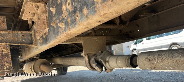 image for item EK8543 2002 Chevrolet  C7500 rollback truck