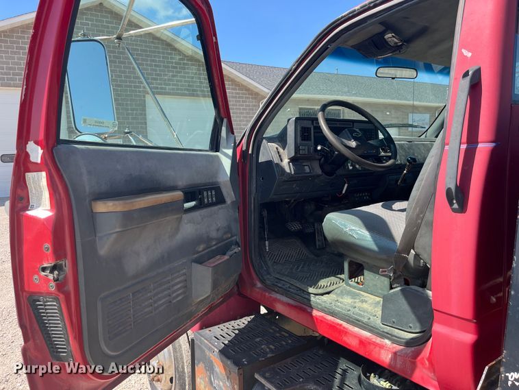 image for item EK8543 2002 Chevrolet  C7500 rollback truck