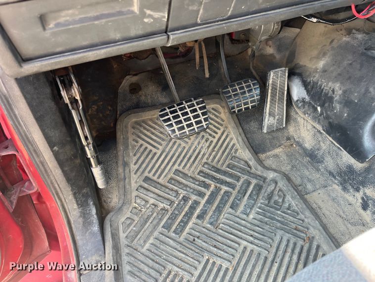 image for item EK8543 2002 Chevrolet  C7500 rollback truck