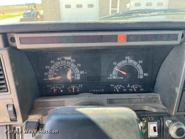 image for item EK8543 2002 Chevrolet  C7500 rollback truck