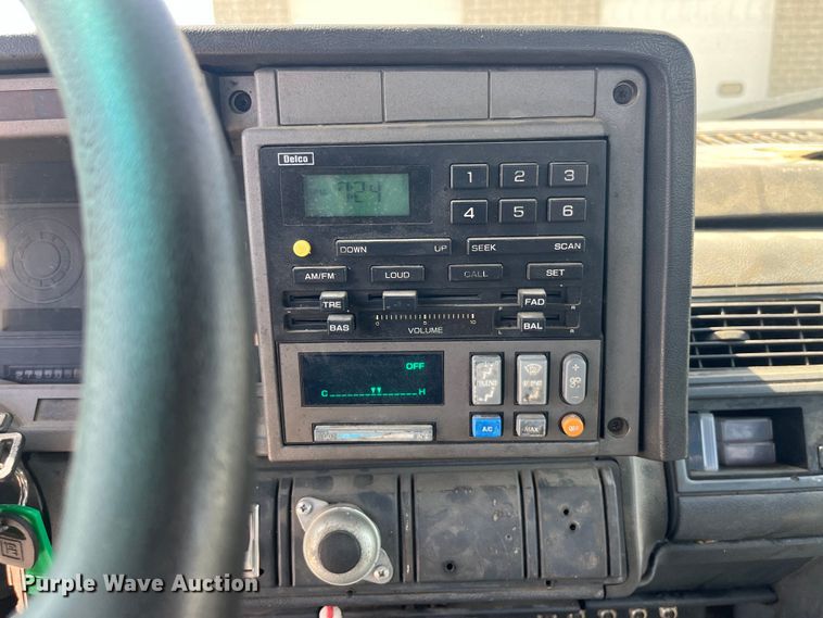 image for item EK8543 2002 Chevrolet  C7500 rollback truck