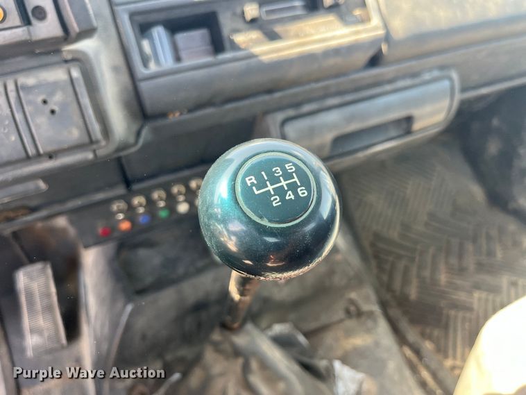 image for item EK8543 2002 Chevrolet  C7500 rollback truck