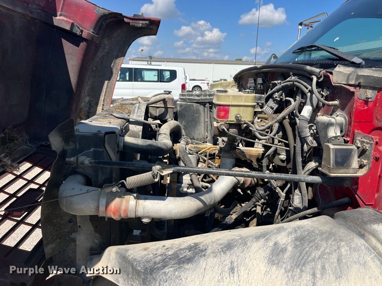 image for item EK8543 2002 Chevrolet  C7500 rollback truck