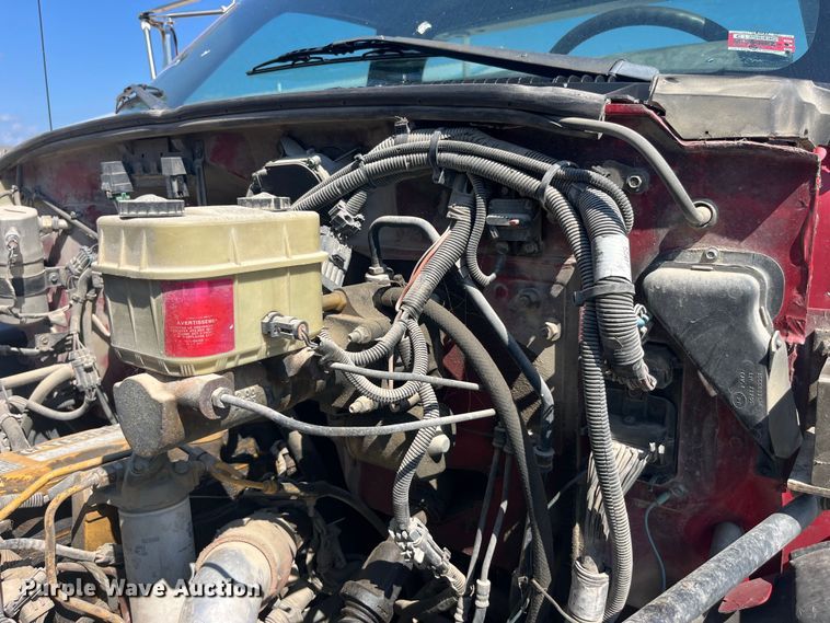 image for item EK8543 2002 Chevrolet  C7500 rollback truck