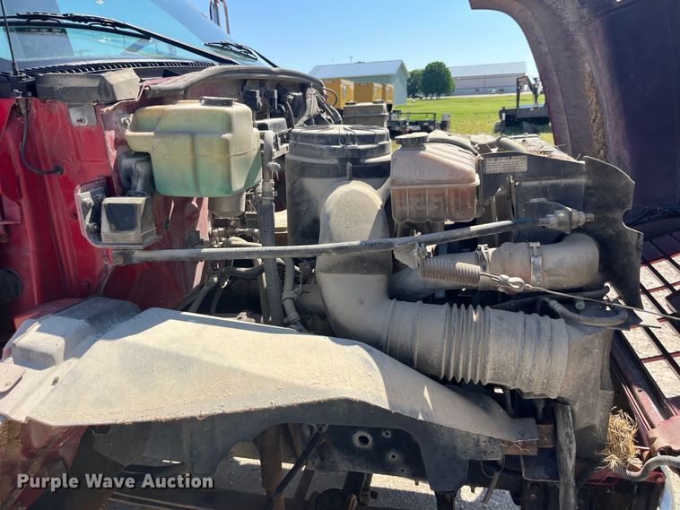 image for item EK8543 2002 Chevrolet  C7500 rollback truck