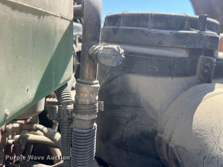 image for item EK8543 2002 Chevrolet  C7500 rollback truck