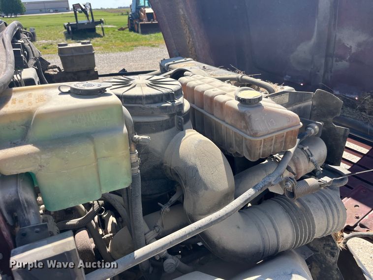 image for item EK8543 2002 Chevrolet  C7500 rollback truck