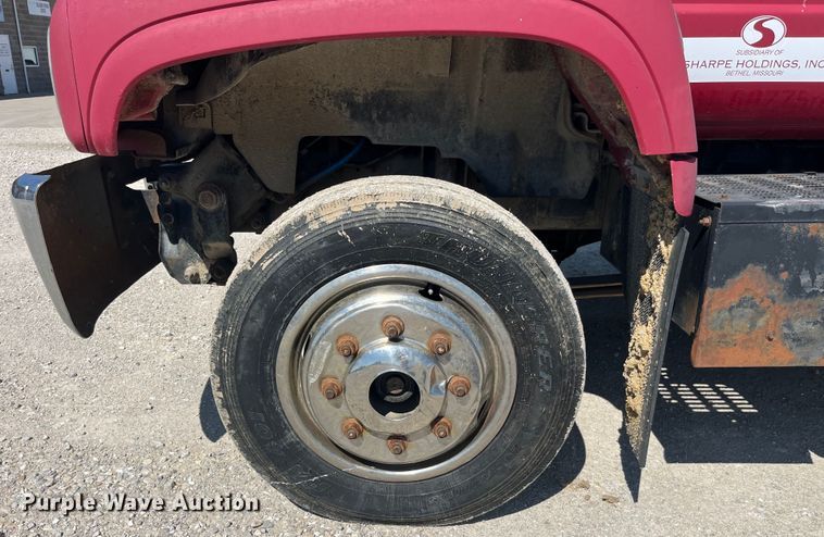 image for item EK8543 2002 Chevrolet  C7500 rollback truck