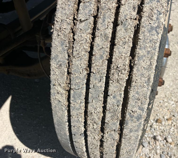 image for item EK8543 2002 Chevrolet  C7500 rollback truck