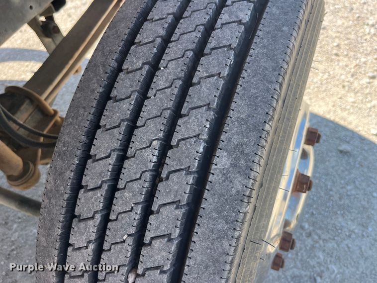 image for item EK8543 2002 Chevrolet  C7500 rollback truck