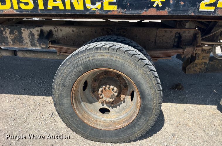 image for item EK8543 2002 Chevrolet  C7500 rollback truck