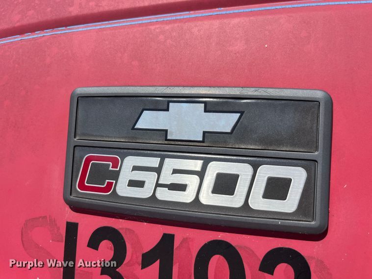 image for item EK8543 2002 Chevrolet  C7500 rollback truck