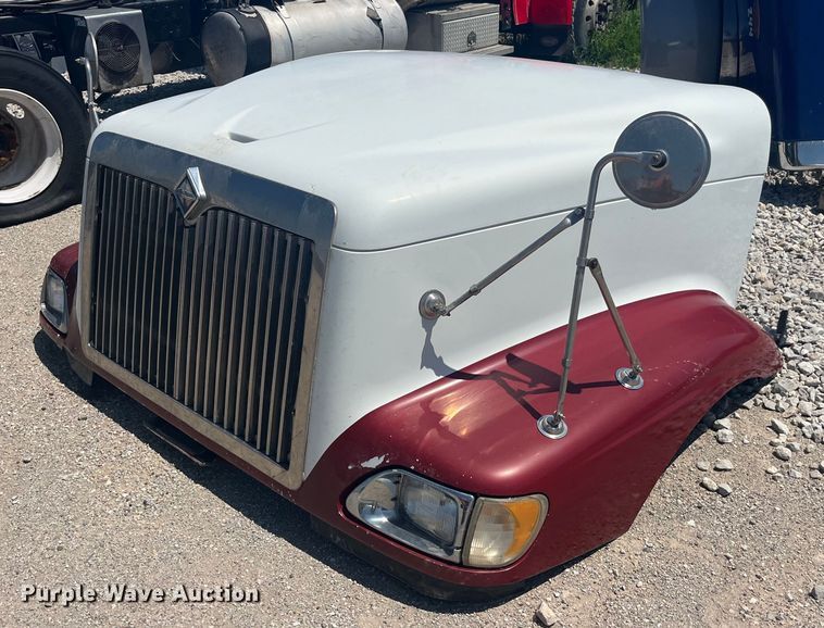 image for item EK8577 2007 International  9400i hood