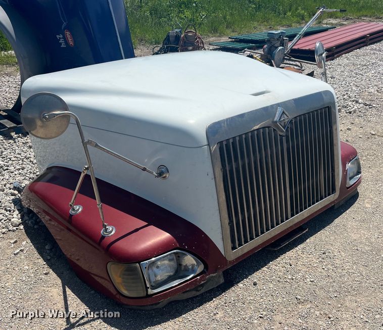 image for item EK8577 2007 International  9400i hood