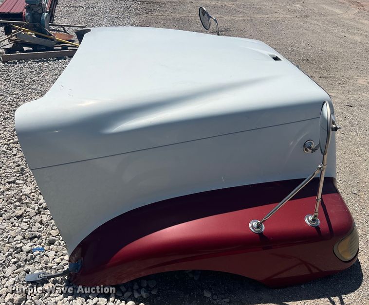 image for item EK8577 2007 International  9400i hood