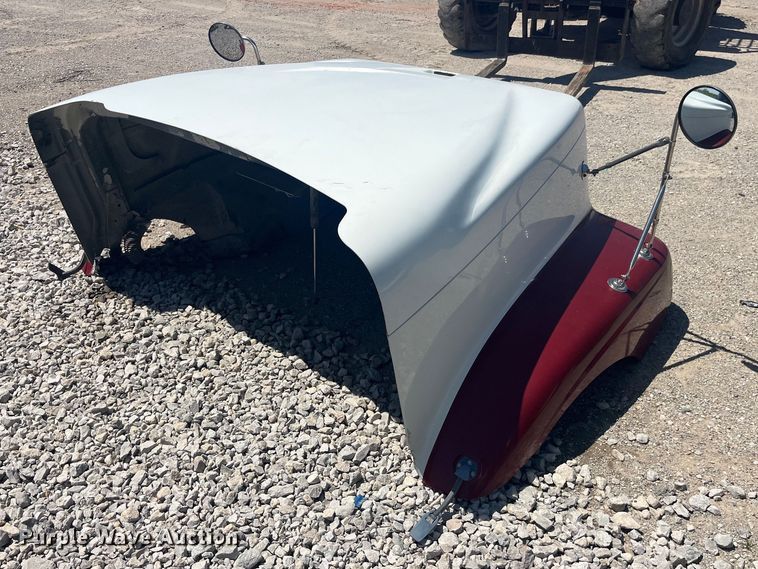 image for item EK8577 2007 International  9400i hood