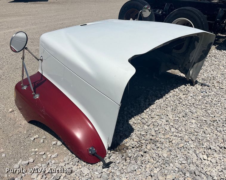 image for item EK8577 2007 International  9400i hood