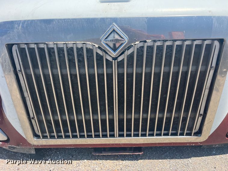 image for item EK8577 2007 International  9400i hood