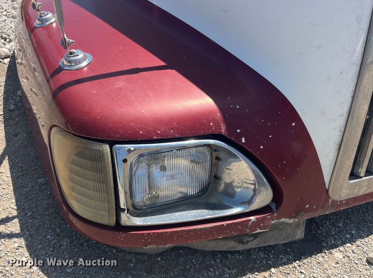 image for item EK8577 2007 International  9400i hood