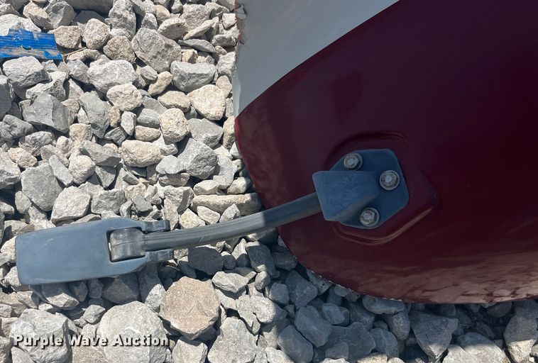 image for item EK8577 2007 International  9400i hood