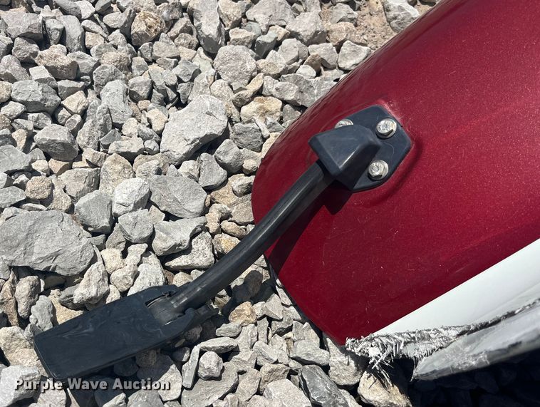 image for item EK8577 2007 International  9400i hood