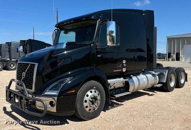 image for item IB9419 2022 Volvo VNR semi truck